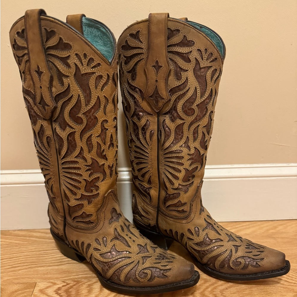 Corral women’s Shedron inlay western cowgirl boots snip toe - size 7